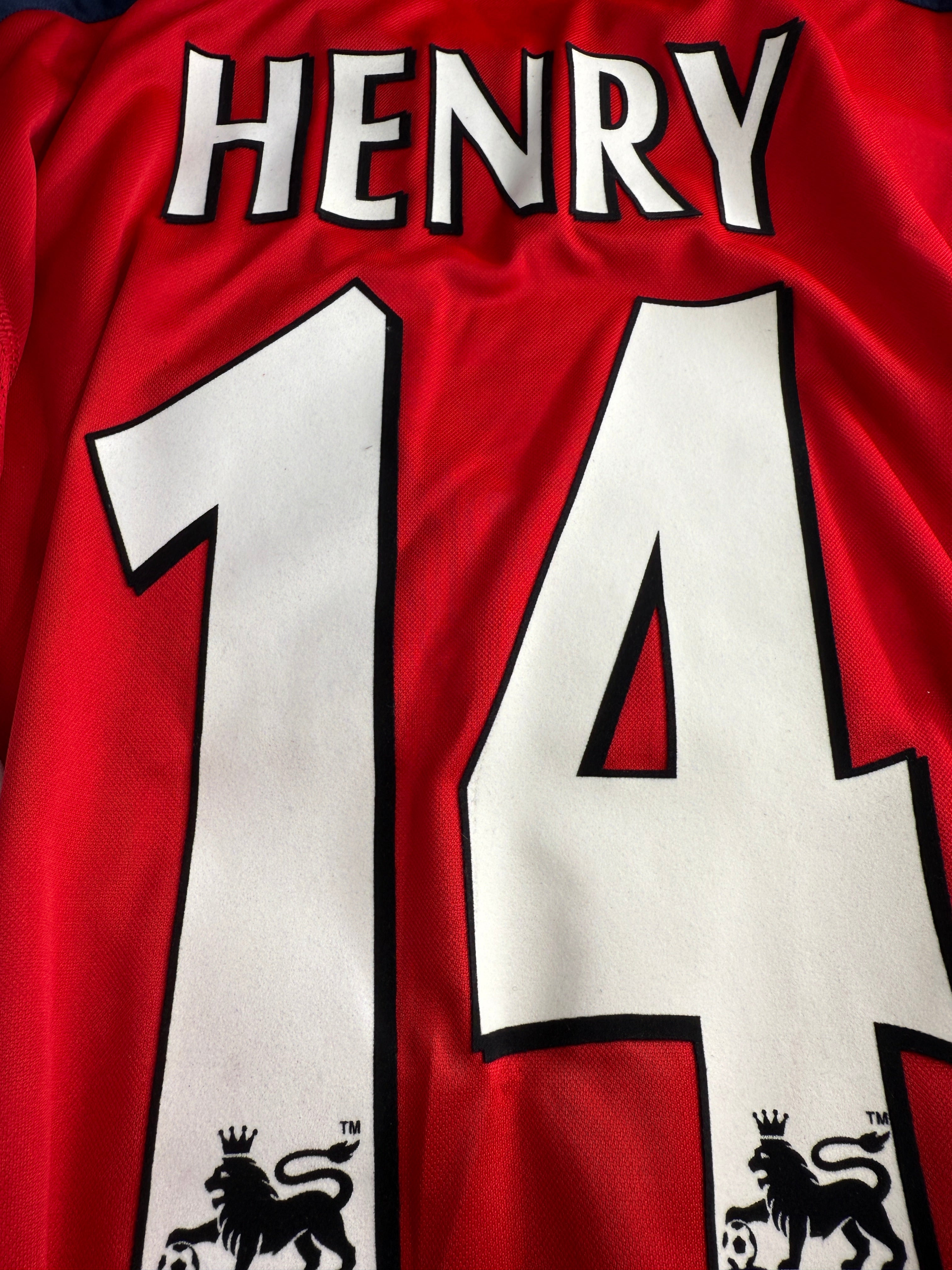 Henry - Arsenal - 2001 Home