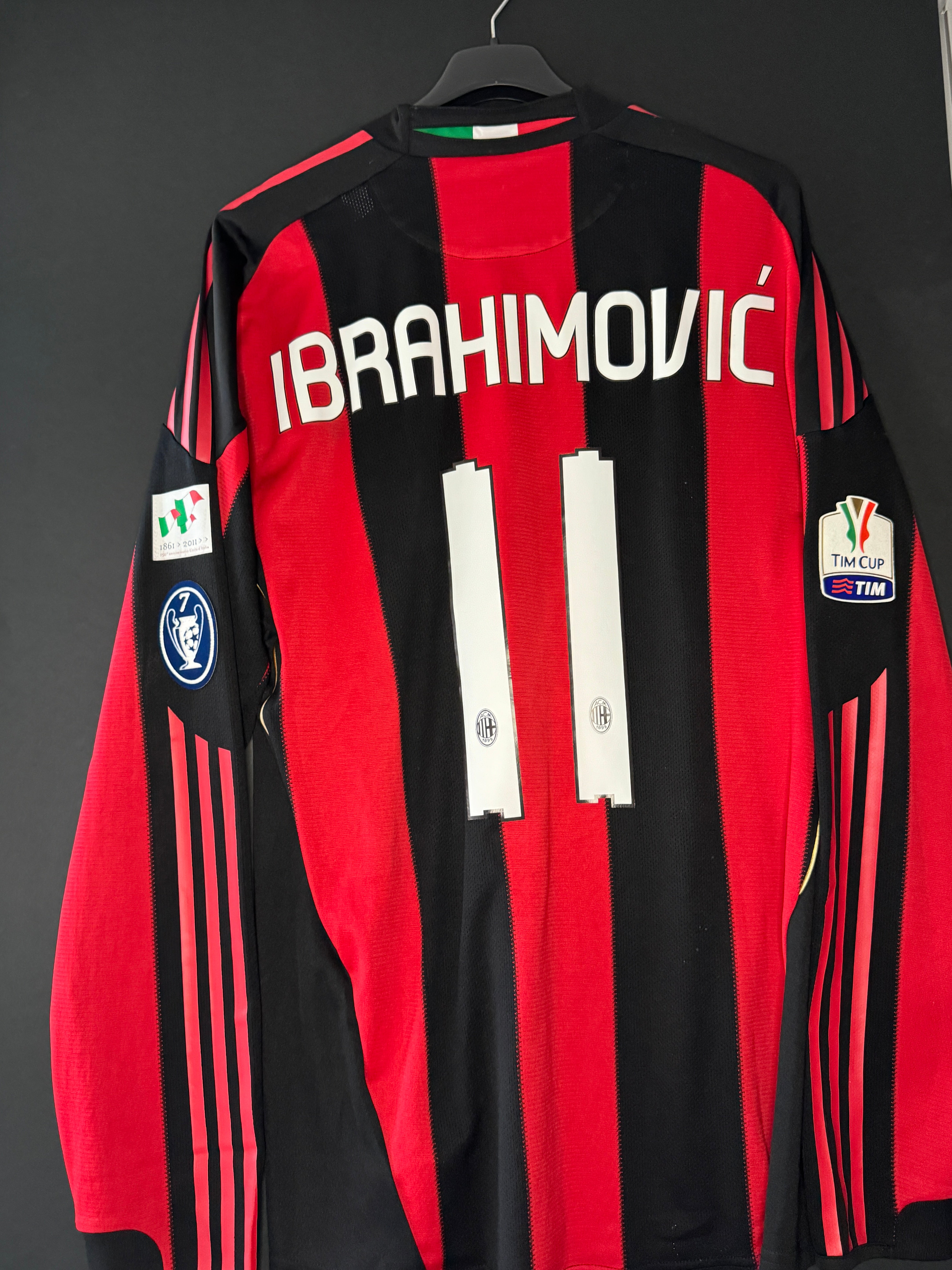 Ibrahimovic - Milan - 2010-11 Home