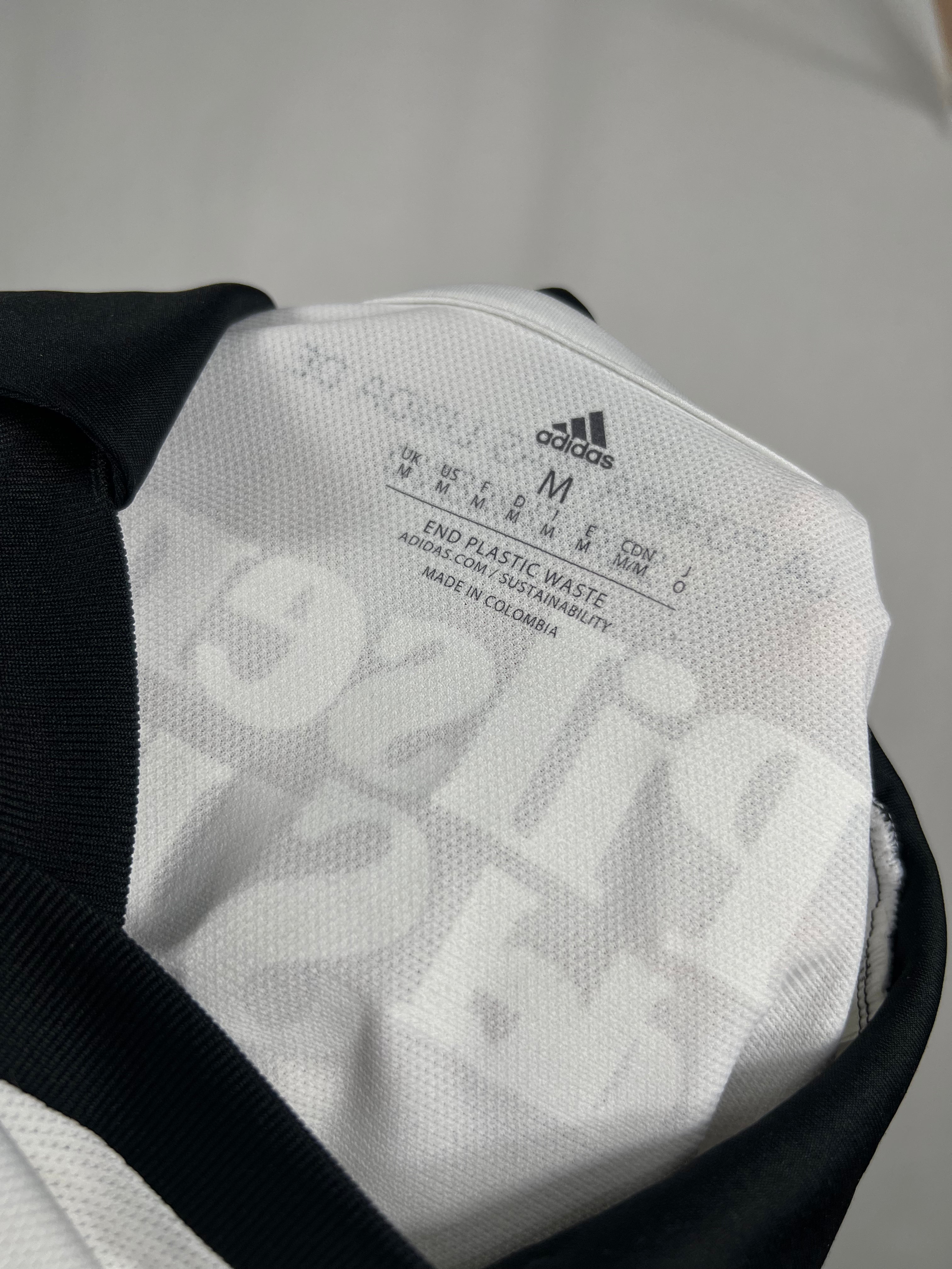 Amor - Colo colo 2021-22 home