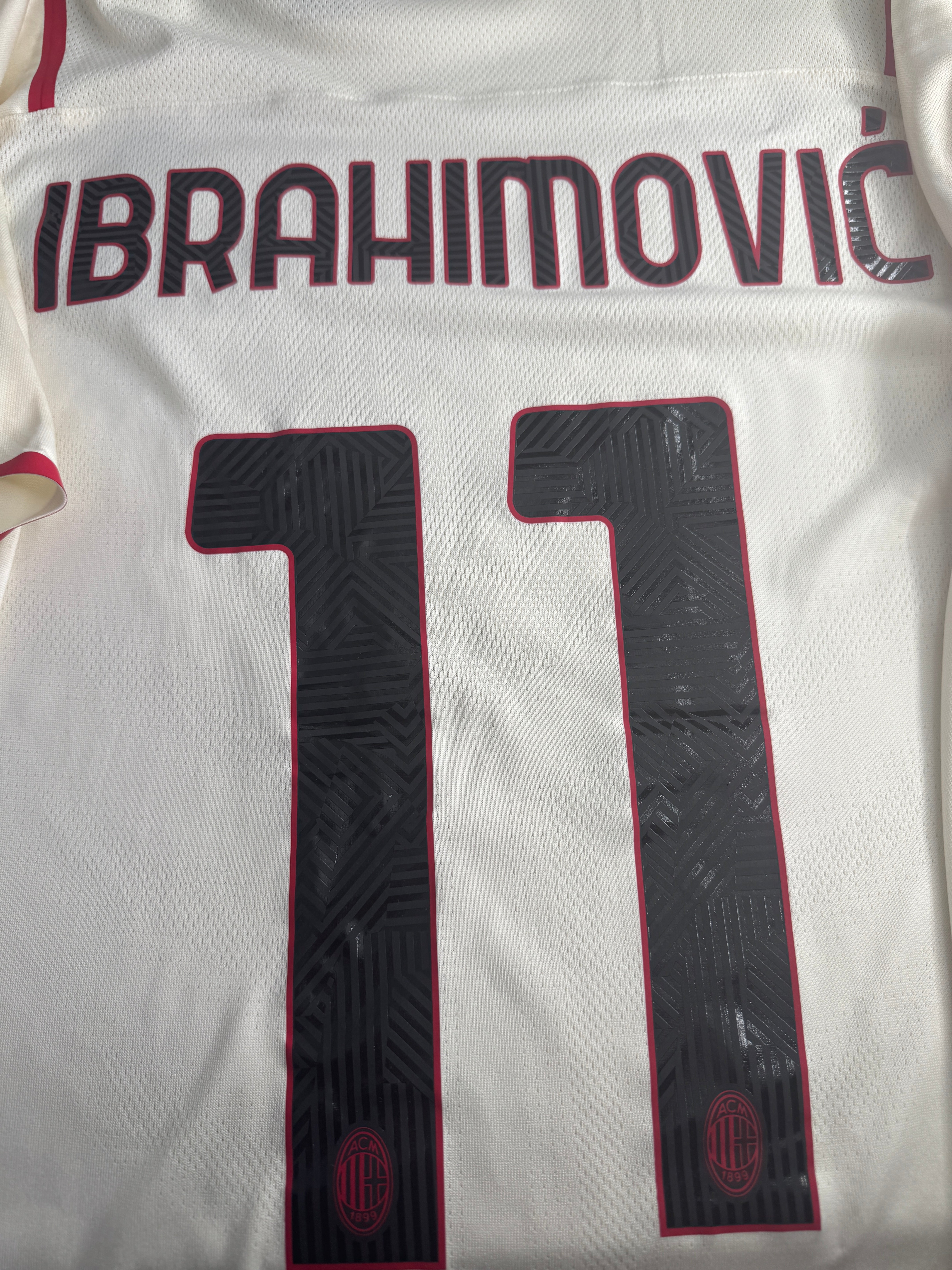 Ibrahimovic - Milan - 2021-22 Away