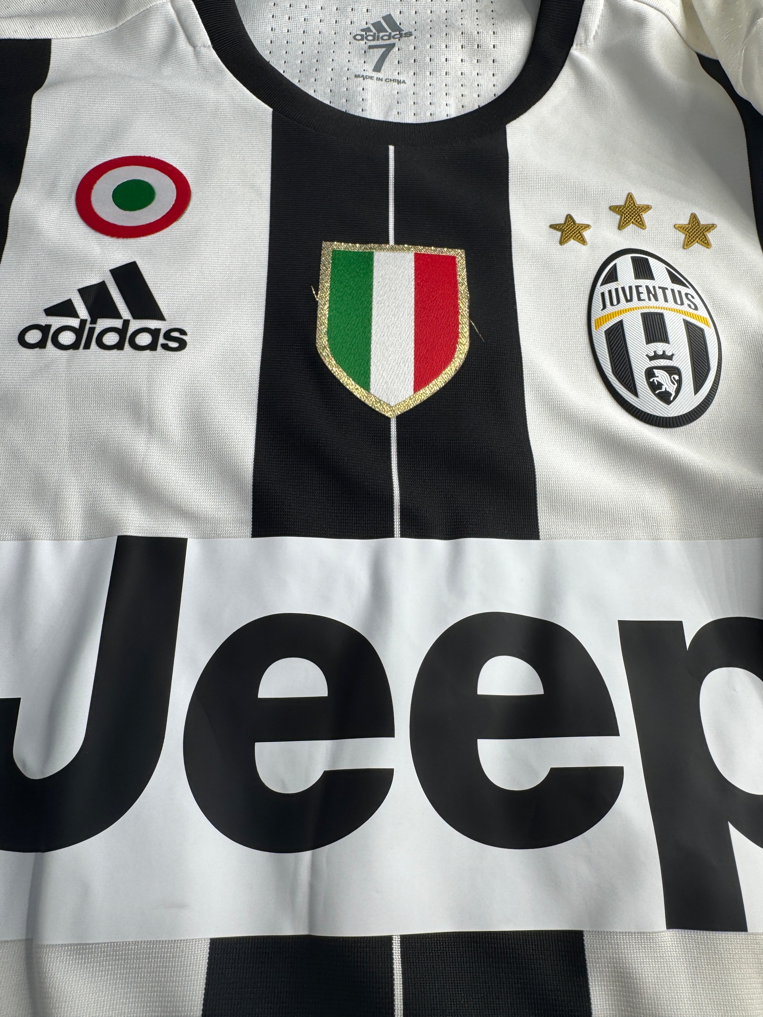 Cuadrado - Juventus - 2016-17 home unwashed
